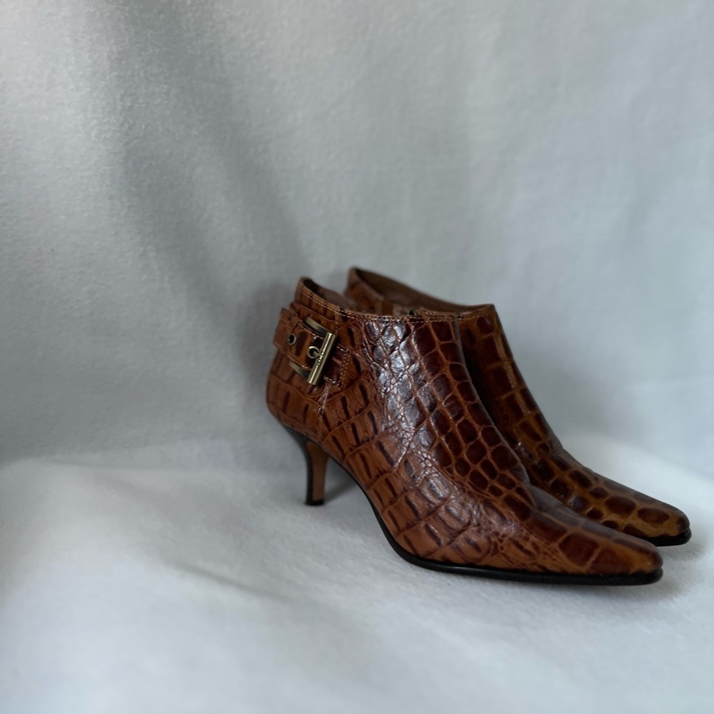 Donald J Pliner Size 6M Caramel Brown Leather “Snake Skin” Style Booties. - Picture 16 of 16